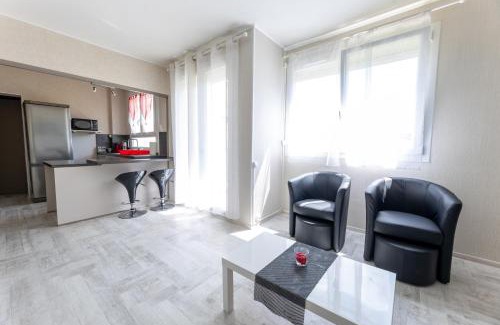 Parthenay Apartment | Studio Proche Gare Parthenay avec Parking