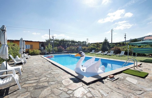 Provesende Apartment | Studio 'Quarto Exterior - Casa Da Jesus' with Mountain View, Wi-Fi and Air Conditioning