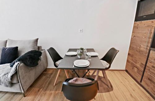 Noes Apartment | Studio rénové et chaleureux en plein centre