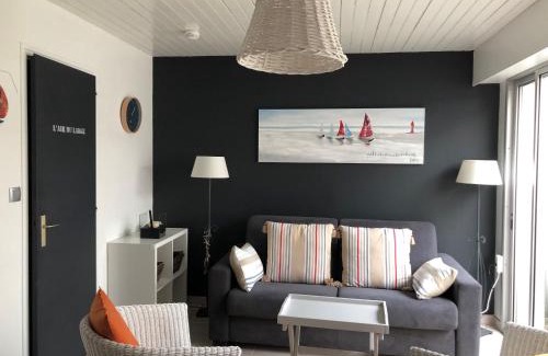 Noirmoutier-en-l'Ile Apartment | Studio rénové à deux pas de la plage des Lutins - Terrasse privée, parking et animaux acceptés - FR-1-426-515