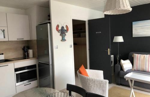 Noirmoutier-en-l'Ile Apartment | Studio rénové à deux pas de la plage des Lutins - Terrasse privée, parking et animaux acceptés - FR-1-426-515