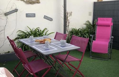 Noirmoutier-en-l'Ile Apartment | Studio rénové à deux pas de la plage des Lutins - Terrasse privée, parking et animaux acceptés - FR-1-426-515