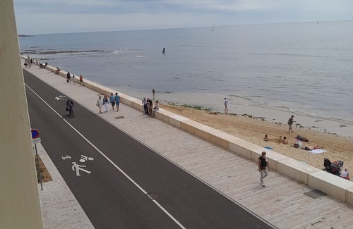 Les Sables d'Olonne Apartment | STUDIO REMBLAI FACING THE BEACH