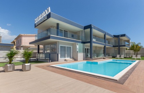 Villa San Pietro Apartment | Studio "Residence Meridian Unità 5" near the Beach, with Mountain View, Pool & Wi-Fi