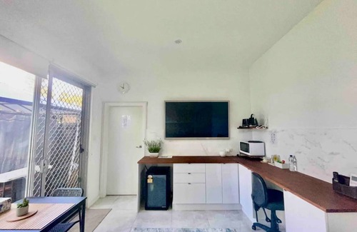 Pagewood House | Studio Retreat, close to CBD, beaches and airport