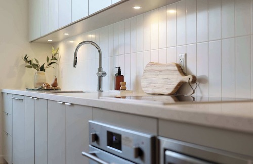 Rossland Apartment | Studio | Sleeps 2-4 | The Crescent Condos