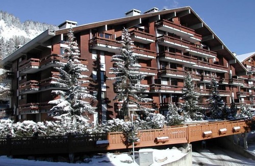 Anzere Apartment | Studio south facing on the village square, bathroom/WC, eating place, kitchenette with 3 hotplates,