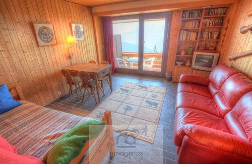 Anzere Apartment | Studio south facing on the village square, bathroom/WC, eating place, kitchenette with 3 hotplates,