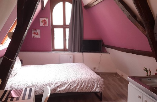 Ilot Sacre Apartment | Studio-Standard-Ensuite with Bath-STUDIO 3D
