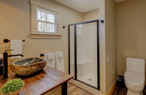 Sunapee Hotel | Studio Suite #11 at The Lodge | Minutes from Sunapee Harbor and Mount Sunapee