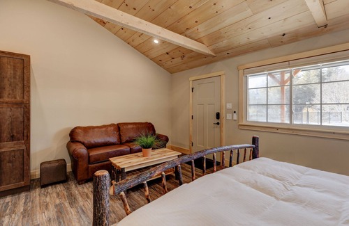 Sunapee Hotel | Studio Suite #8 at The Lodge | Minutes from Sunapee Harbor and Mount Sunapee