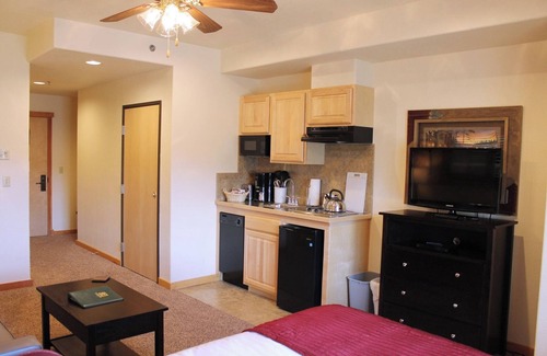 Four O'Clock Apartment | Studio Suite -Breckenridge Grand Timber Lodge - SKI IN/SKI OUT