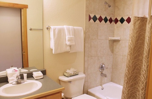 Four O'Clock Apartment | Studio Suite -Breckenridge Grand Timber Lodge - SKI IN/SKI OUT