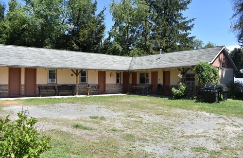Greentown Apartment | Studio Suite with 2 beds - Located at the Heart of Promised Land State Park