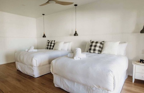 City Of Busselton House | Studio Sur Mer - Seaside Escape on the beach