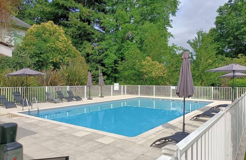 Salies-de-Bearn Apartment | Studio Terrasse Dans Résidence Avec Piscine B35