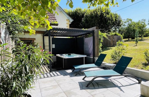 Sarlat-la-Caneda House | Studio Tournesol with private SPA