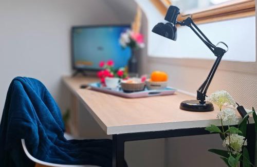 Vaugueux Apartment | Studio Tout équipé en Hyper-Centre avec Parking Privé et Gratuit - Vue sur la Ville et Château de Caen