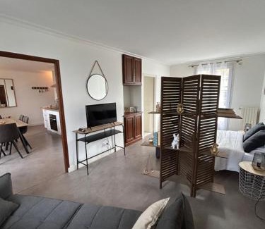 Doue-la-Fontaine Apartment | Studio + très agréable en centre ville