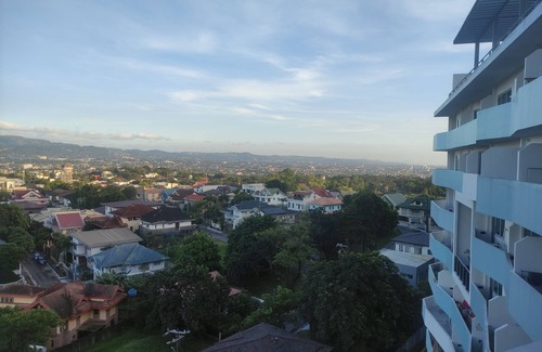 Quezon City Condo | Studio type, with balcony mountainy view with fast internet up 200mbps.