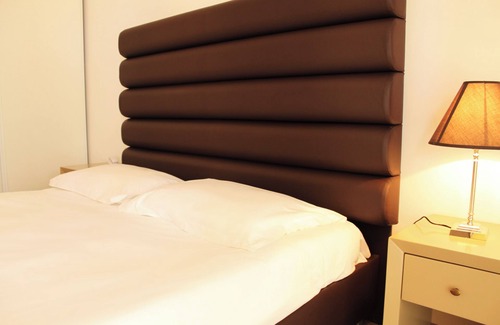 Eguilles Hotel | Studio Unit in Beautiful Aix-en-Provence! Free Parking, Pool & Pets Allowed!