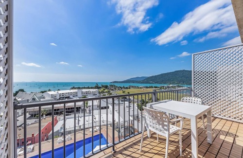Airlie Beach Apartment | Studio unit with ocean view