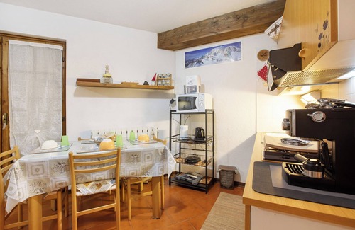 La Salle Apartment | Studio 'Vacanze A La Salle' with Shared Garden and Wi-Fi
