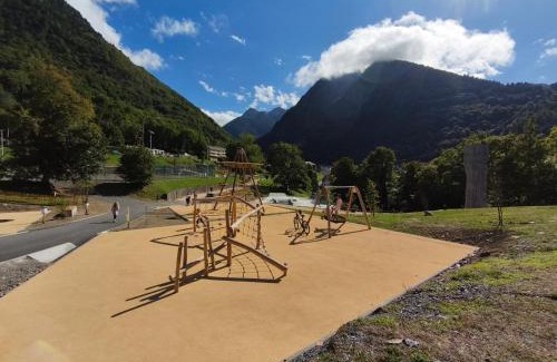 Cauterets Apartment | Studio vue montagnes RDC piscine