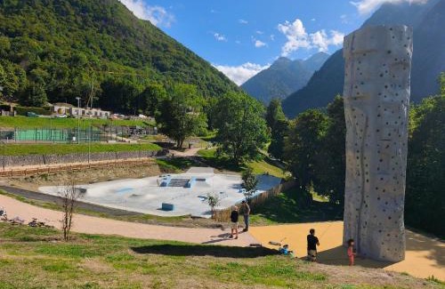 Cauterets Apartment | Studio vue montagnes RDC piscine