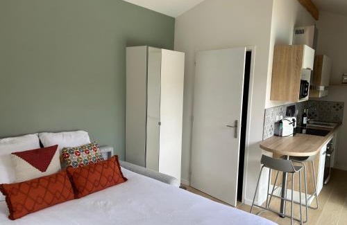 Bordeaux Apartment | Studio vue piscine au calme près des vignes