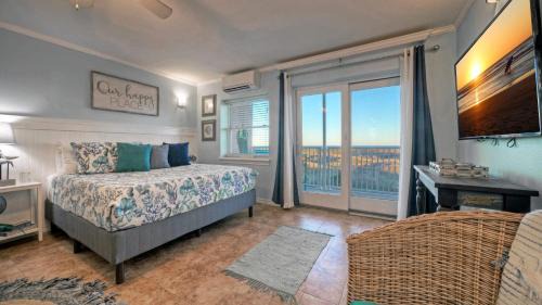 Port Aransas House | Studio w Balcony Pools Direct Beach Access Seaside Blessing by AvantStay