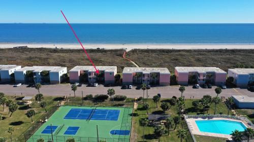Port Aransas House | Studio w Balcony Pools Direct Beach Access Seaside Blessing by AvantStay