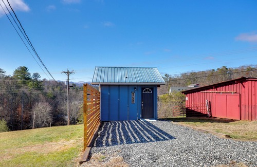 Marshall Apartment | Studio w/Loft, Hot Tub & Views in Marshall!