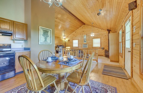 Eureka Springs Apartment | Studio w/Mtn Views, 1 Mi to Thorncrown Chapel!
