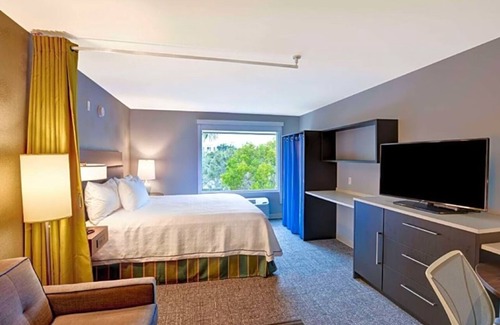 Miramar Hotel | Studio w/Pool, Gym & Kitchen Close to Local Hot Spots - 2 Units