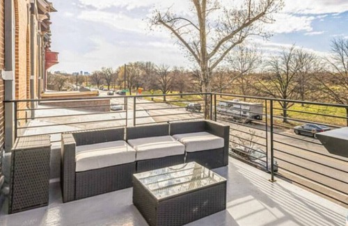 North Philadelphia West Apartment | Studio w/Private Rooftop Terrace | 10 mins to DT