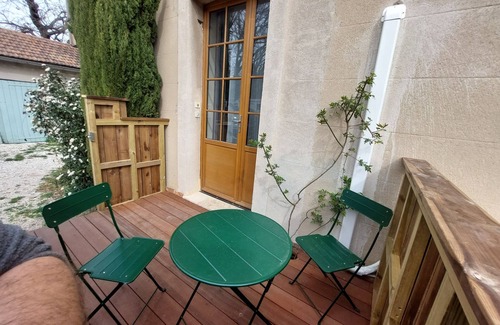 Gardanne Apartment | Studio West Enclosed parking Ground floor FibrE