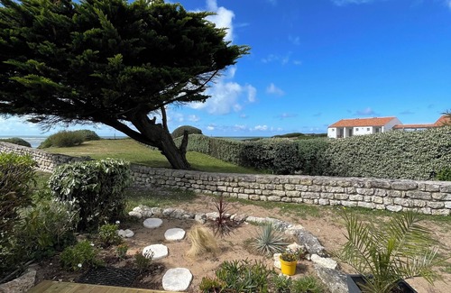 La Cotiniere Apartment | Studio with sea view, direct access to the beach