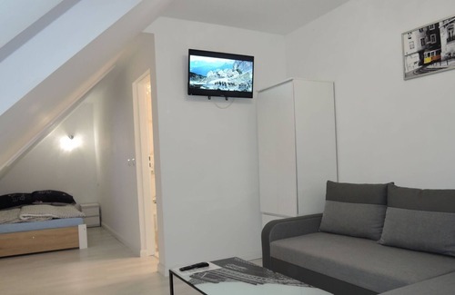 Wiselka Apartment | Studio with a pool and a large balcony not far from the sea and lake, WIselka