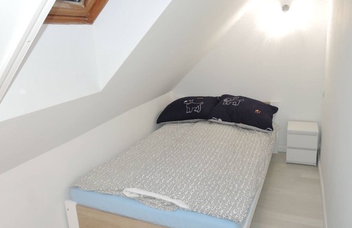 Wiselka Apartment | Studio with a pool and a large balcony not far from the sea and lake, WIselka