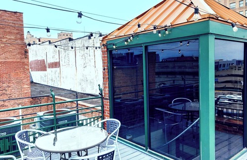 Evansville Apartment | Studio with a View and Deck Overlooking Downtown Evansville