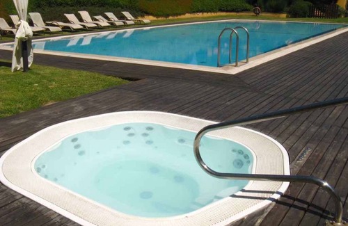 Montecarlo Apartment | Studio with air conditioning and outdoor pool