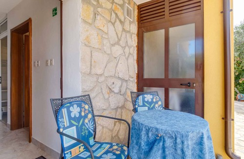 Veli Losinj Apartment | Studio with balcony and air conditioning
