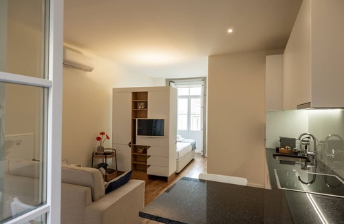Foz do Douro Apartment | Studio with courtyard, at 3 min walking from the beach and 20 from center by BUS