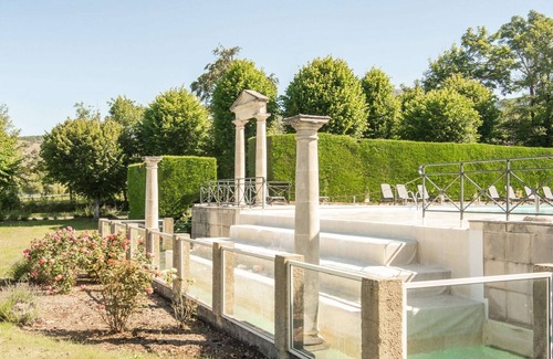 Montbrun-les-Bains Apartment | Studio with pool in garden Park, naerby spas and views at the Mont Ventoux.