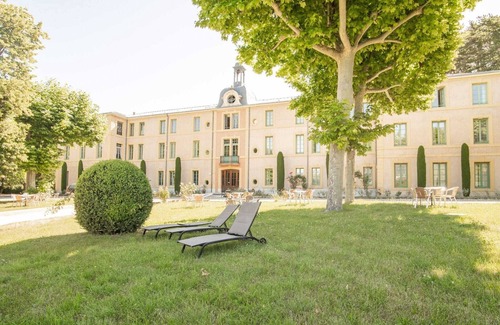 Montbrun-les-Bains Apartment | Studio with pool in garden Park, naerby spas and views at the Mont Ventoux.