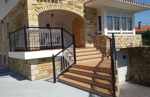 Castro Urdiales Apartment | Studio with garden and sea & mountain views in Playa Sonabia