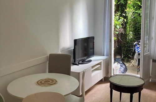 Clichy Apartment | Studio With Garden Near Paris , 30 min Away From the Olympics