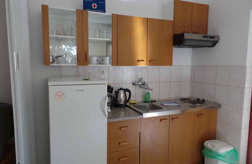 Municipality of Omisalj Apartment | Studio with garden, only 30m from the sea