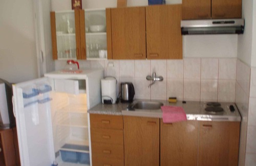 Municipality of Omisalj Apartment | Studio with garden, only 30m from the sea